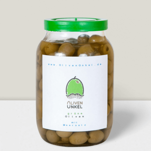 Eingelegte grüne Oliven im Glas
