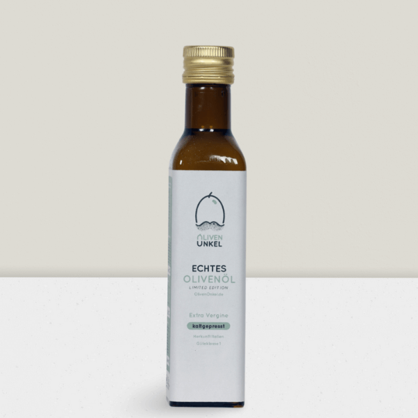 Kleine Flasche Olivenöl extra vergine